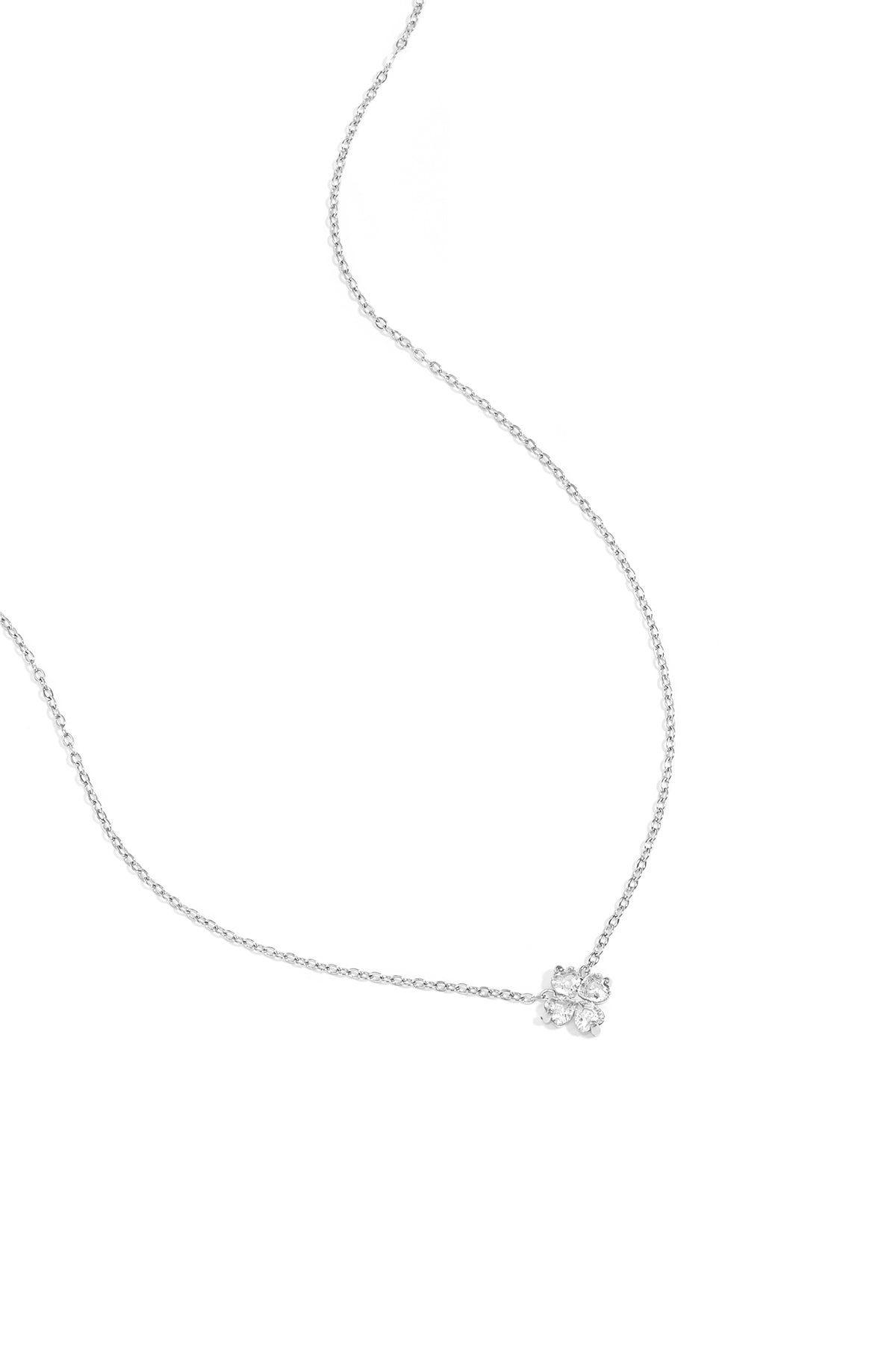 Necklace with clover decoration