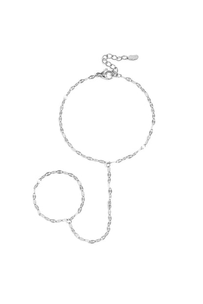 Hand chain with chunky chain