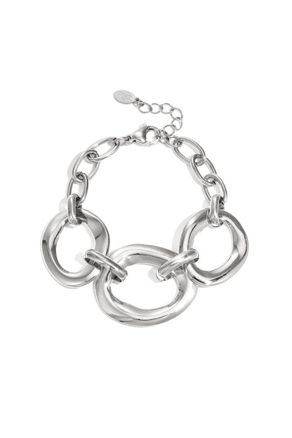 Bracelet with round statement pieces