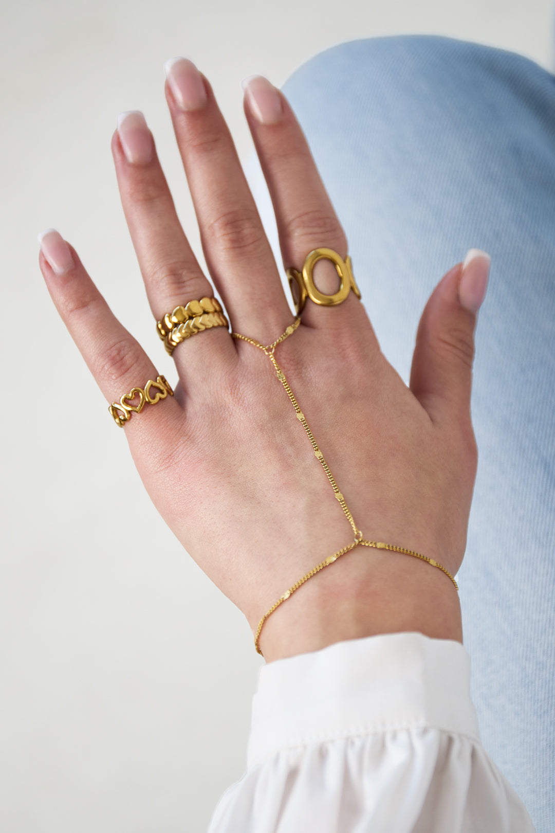 Hand chain with pattern