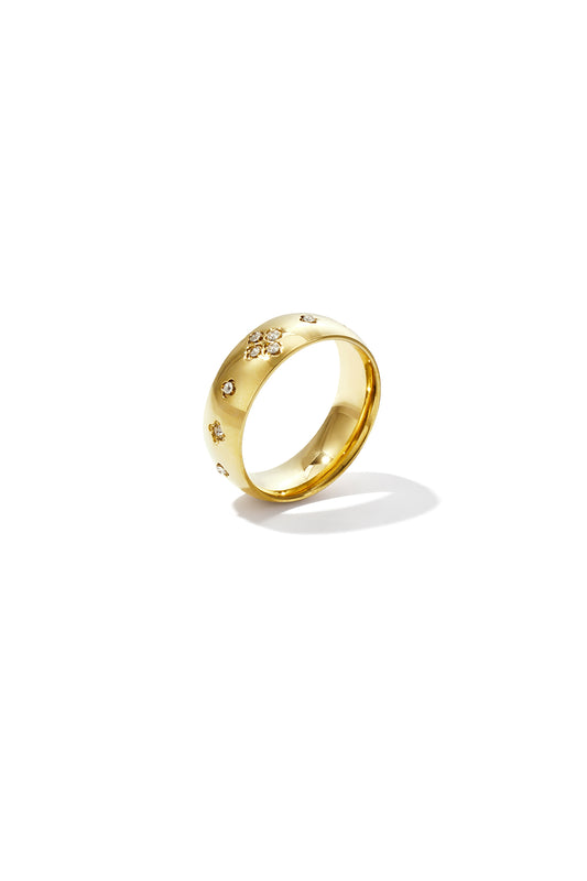Ring with stones in clover pattern